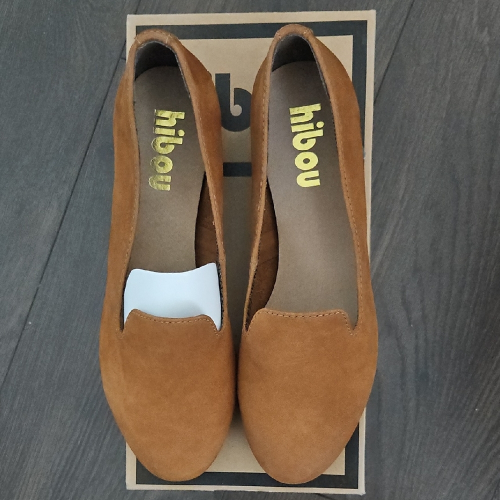 Hibou, Tan Suede Ballet Flats Classic Minimalist Design, Size 7